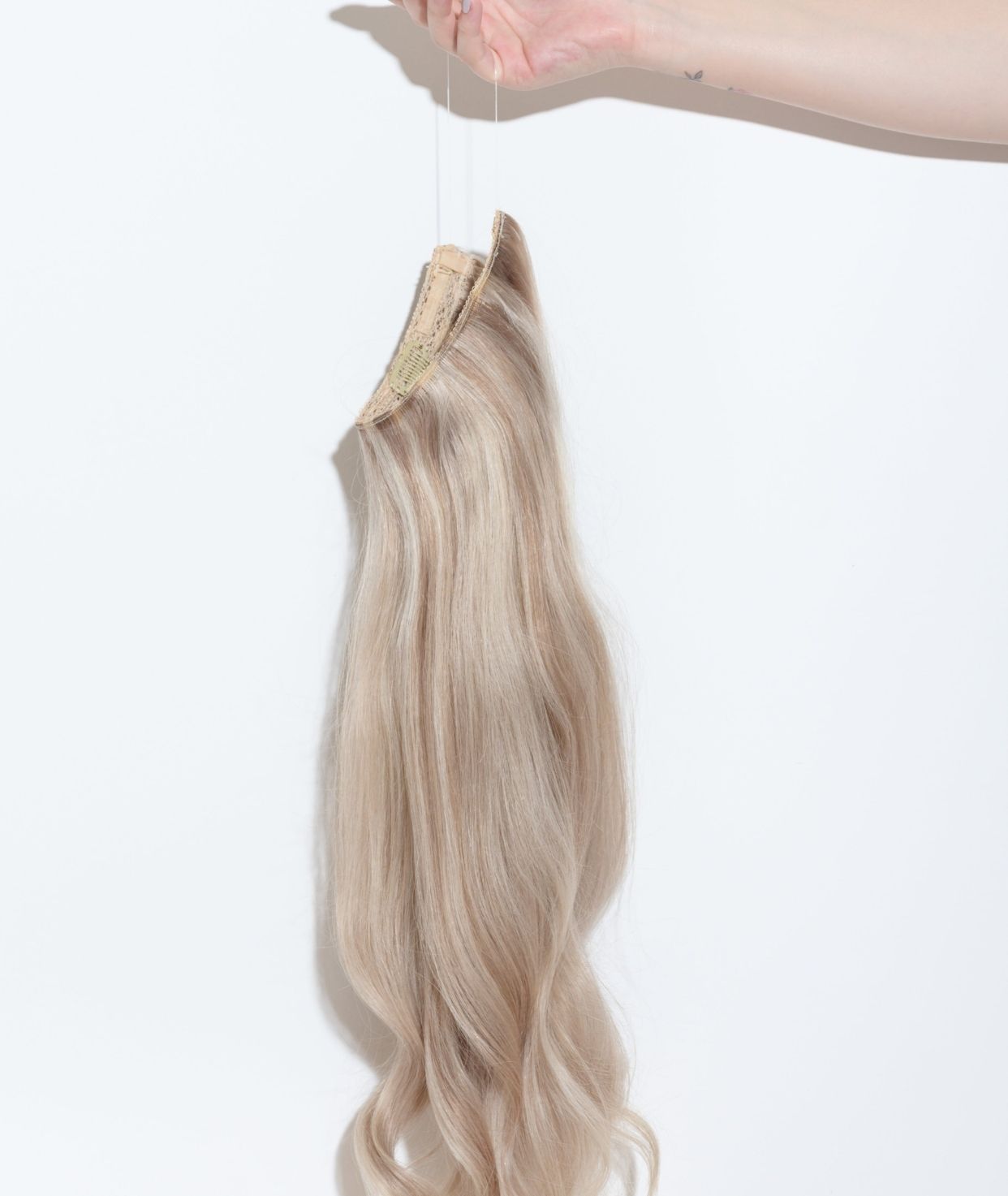 #18/60 Pearl Ash Blonde Highlights Classic Halo Hair Extensions — Value Grade